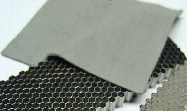 图9 BFM磁带形式,一种支持易于应用的粘合剂,surface-adherence强劲。